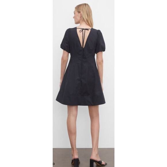 Club Monaco Double V Tie Back Dress
New without tags $198 retail Size 6 - Picture 2 of 7
